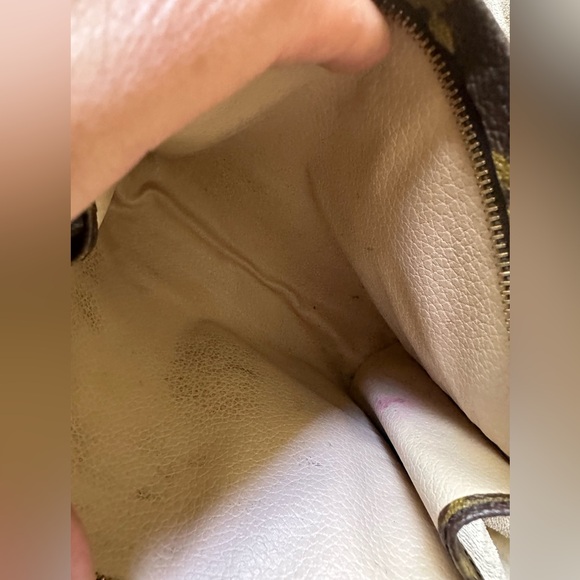 Louis Vuitton Vintage Toiletry Pouch - Picture 7 of 9